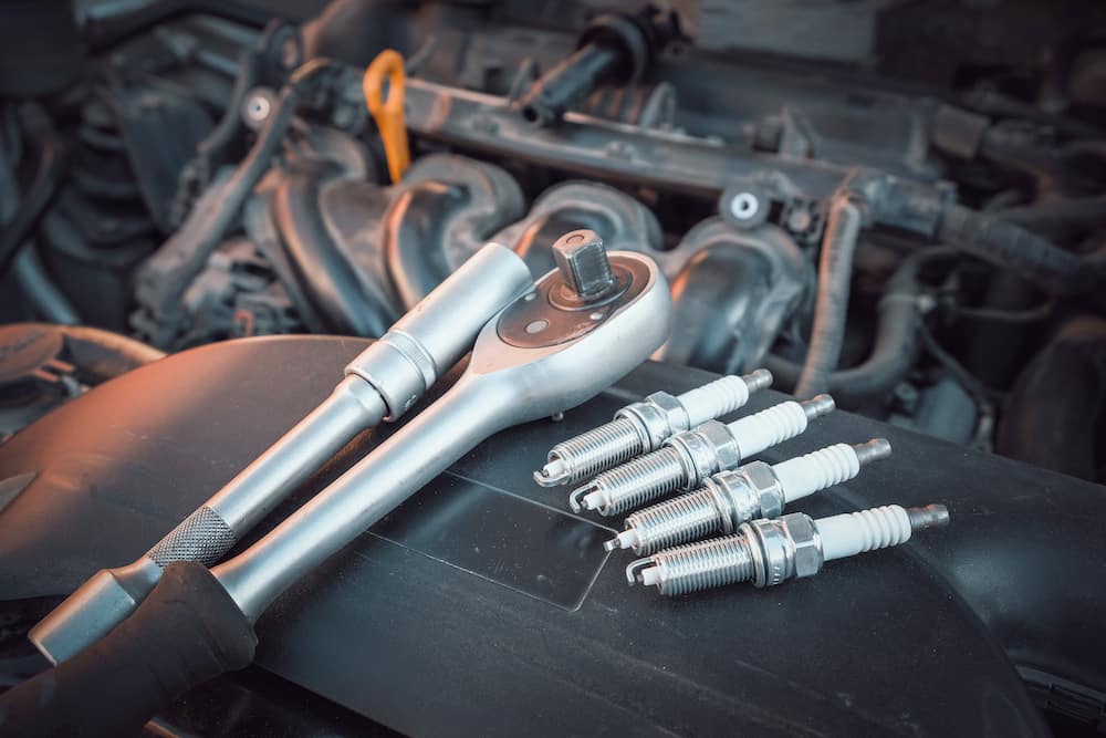 Заміна свічок запалювання в BOSCH Автосервіс на Сінній